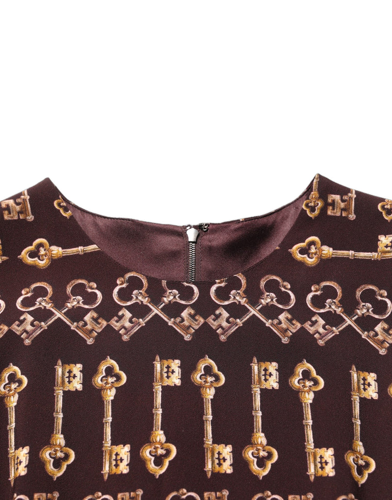 Vestido justo na cor marrom com estampa de chaves Dolce & Gabbana, comprimento até os joelhos