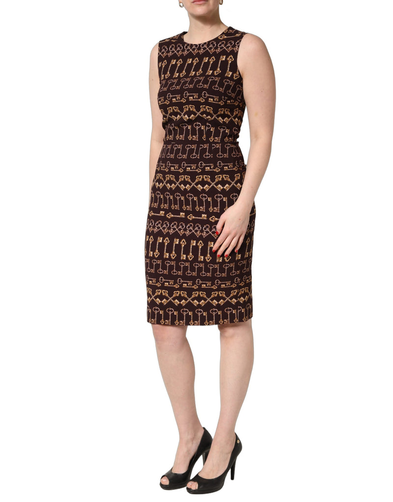 Vestido justo na cor marrom com estampa de chaves Dolce & Gabbana, comprimento até os joelhos