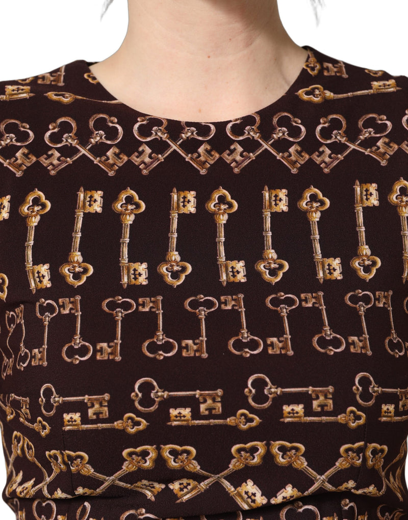 Vestido justo na cor marrom com estampa de chaves Dolce & Gabbana, comprimento até os joelhos