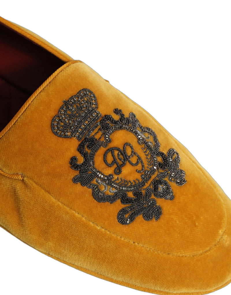 Mocassins en velours jaune brodés d’une couronne Dolce & Gabbana