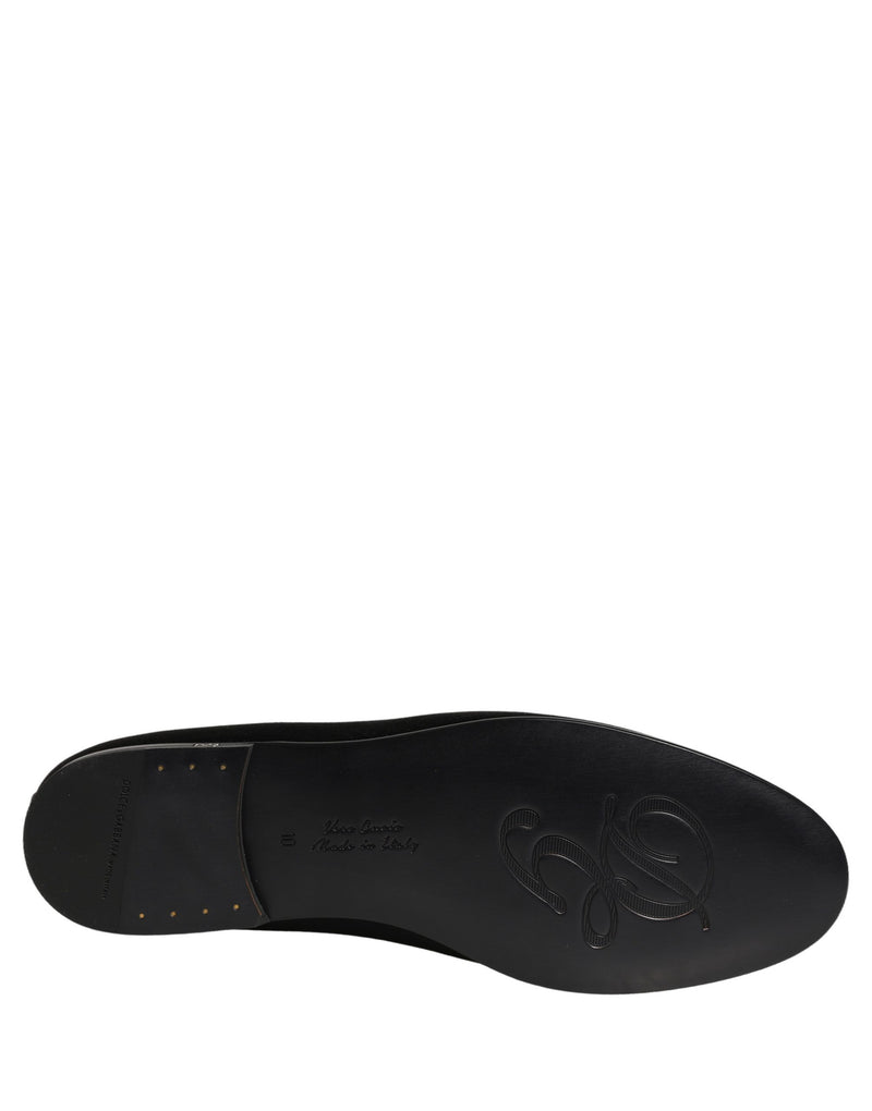 Mocassins baixos pretos de cetim, sem cadarço, com logotipo Dolce & Gabbana