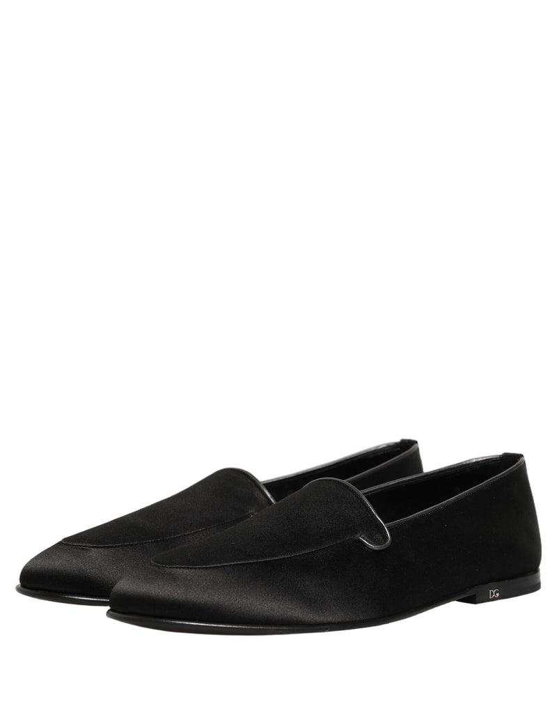 Mocassins baixos pretos de cetim, sem cadarço, com logotipo Dolce & Gabbana