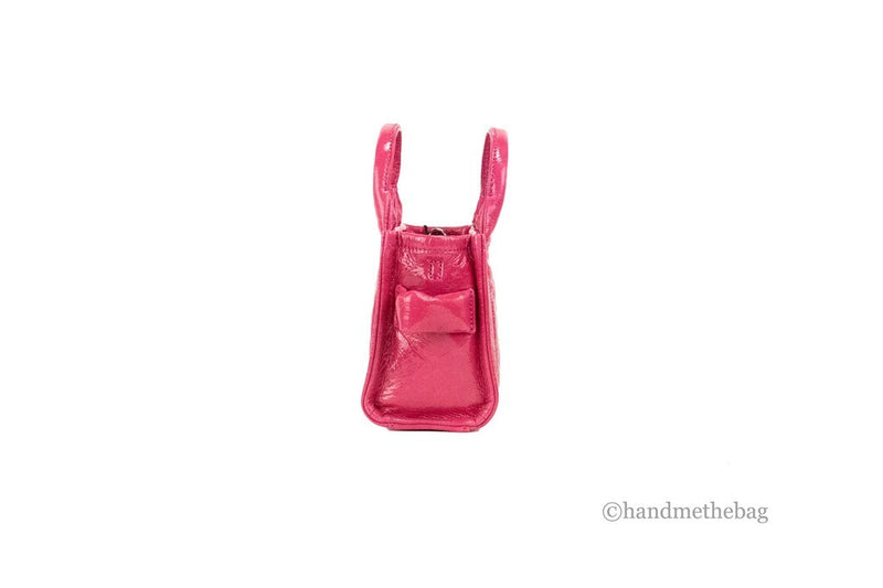 Bolso bandolera de piel color magenta Marc Jacobs The Shiny Crinkle Micro Tote