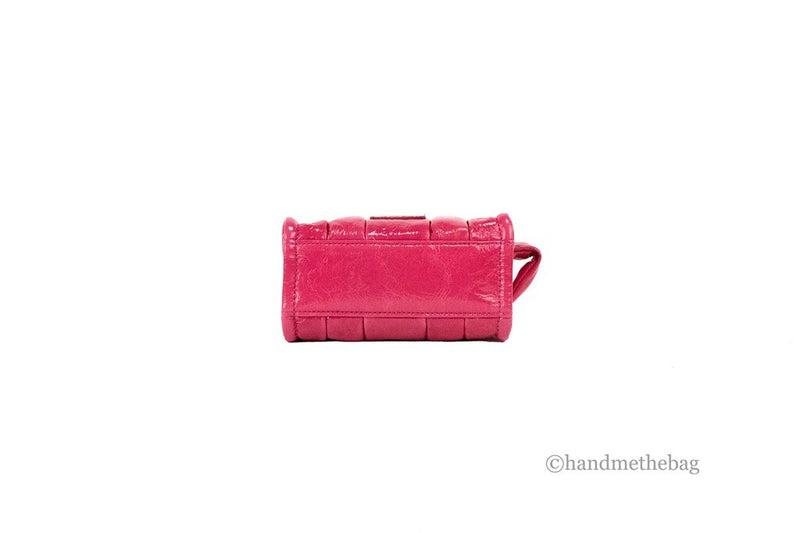 Bolso bandolera de piel color magenta Marc Jacobs The Shiny Crinkle Micro Tote