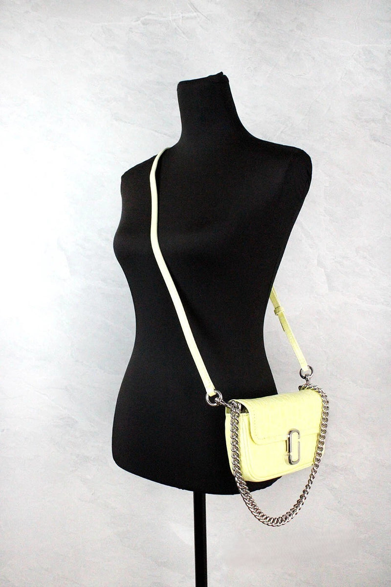 Bolso bandolera mini The de Marc Jacobs de piel amarilla grabada