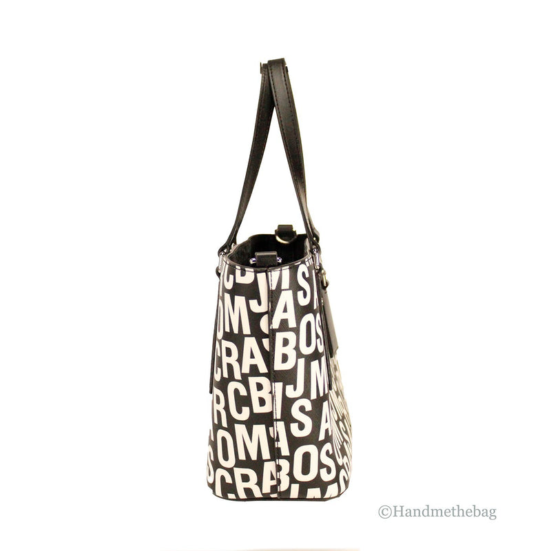 Bolso tote bandolera pequeño de piel Saffiano negra con estampado de monograma blanco de Marc Jacobs