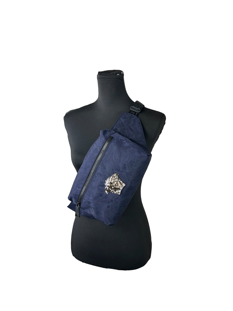 Riñonera de nylon azul marino con Medusa de Versace