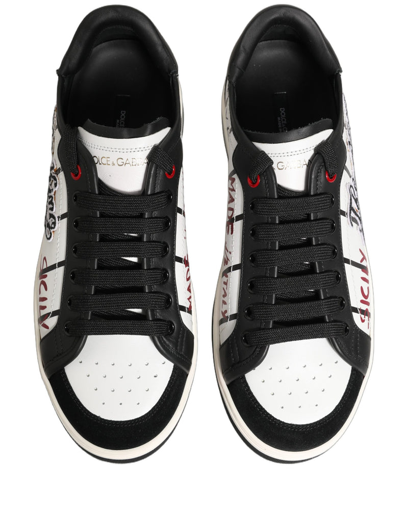 Tênis de cano baixo branco e preto com logo DG e patch King Dolce & Gabbana
