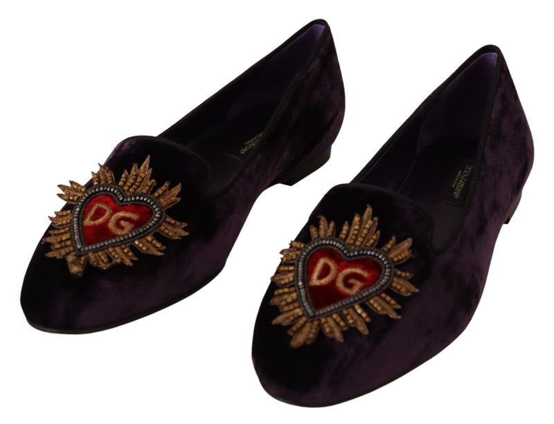 Mocasines planos de terciopelo morado con corazón DG de Dolce & Gabbana