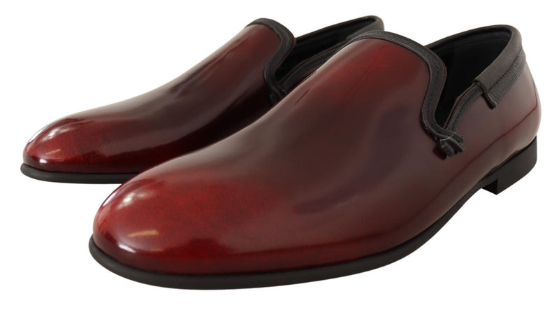 Sapatos sociais tipo loafer de couro envernizado bordô Dolce & Gabbana