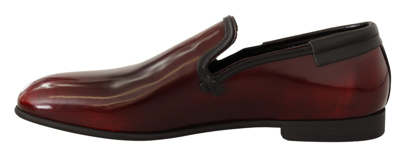 Sapatos sociais tipo loafer de couro envernizado bordô Dolce & Gabbana