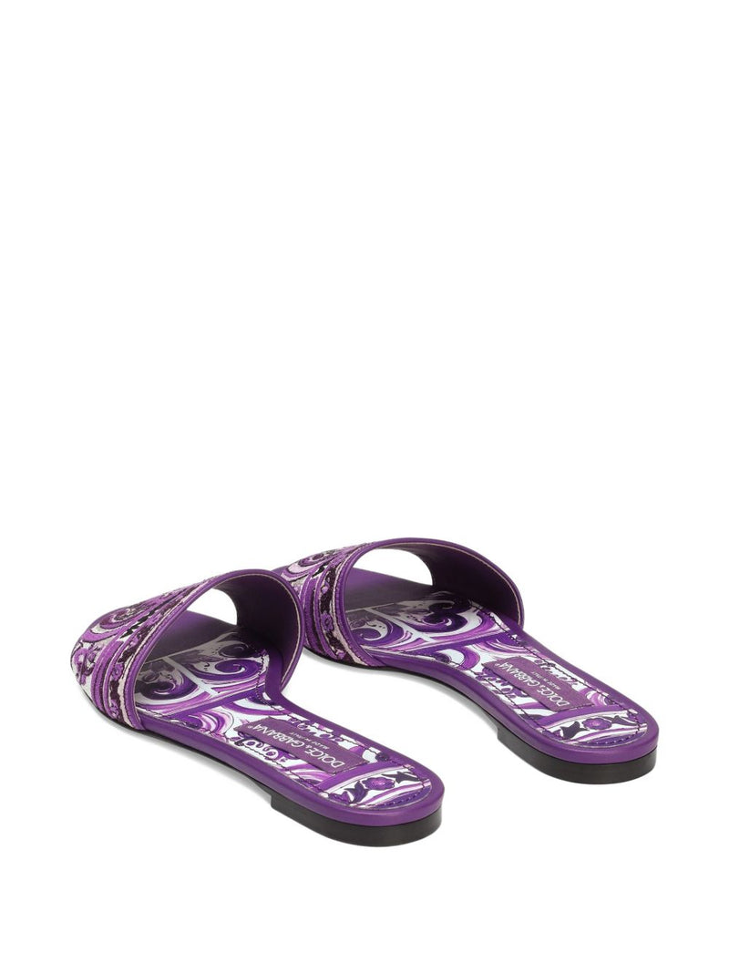 Dolce & Gabbana - Sandalia de tela morada bordada con motivos de mayólica | URBALENTI™