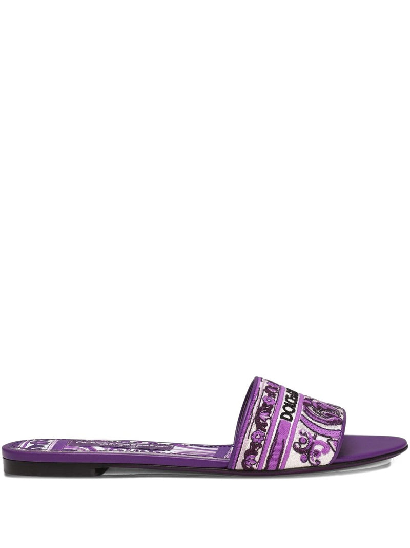 Dolce & Gabbana - Sandalia de tela morada bordada con motivos de mayólica | URBALENTI™