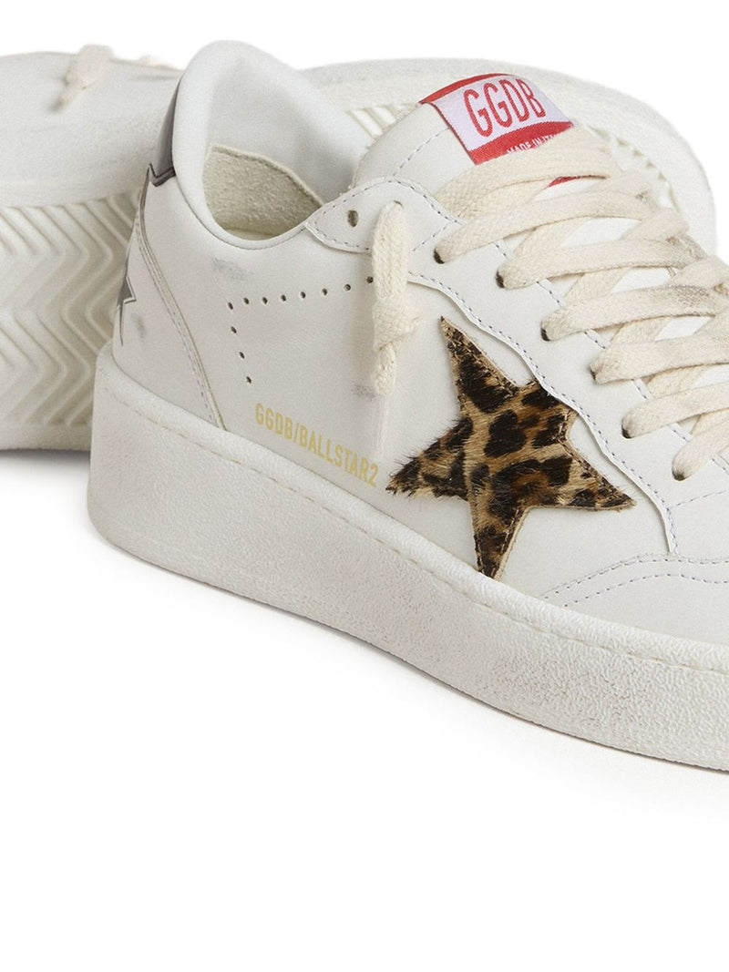 Golden Goose Ball Star con estrella de piel de potro con estampado de leopardo y lengüeta del talón de cuero laminado negro | URBALENTI ™