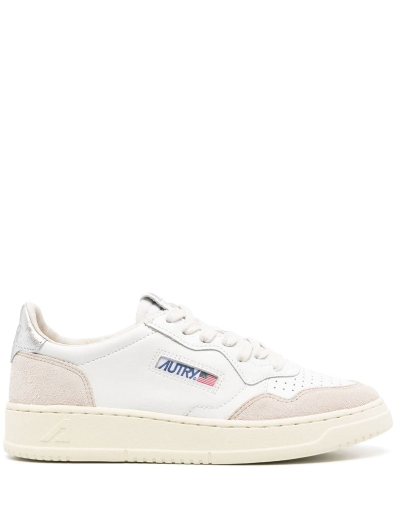 Autry MEDALIST LOW SNEAKERS IN WHITE AND SILVER LEATHER AND SUEDE | Urbalenti™ NYC