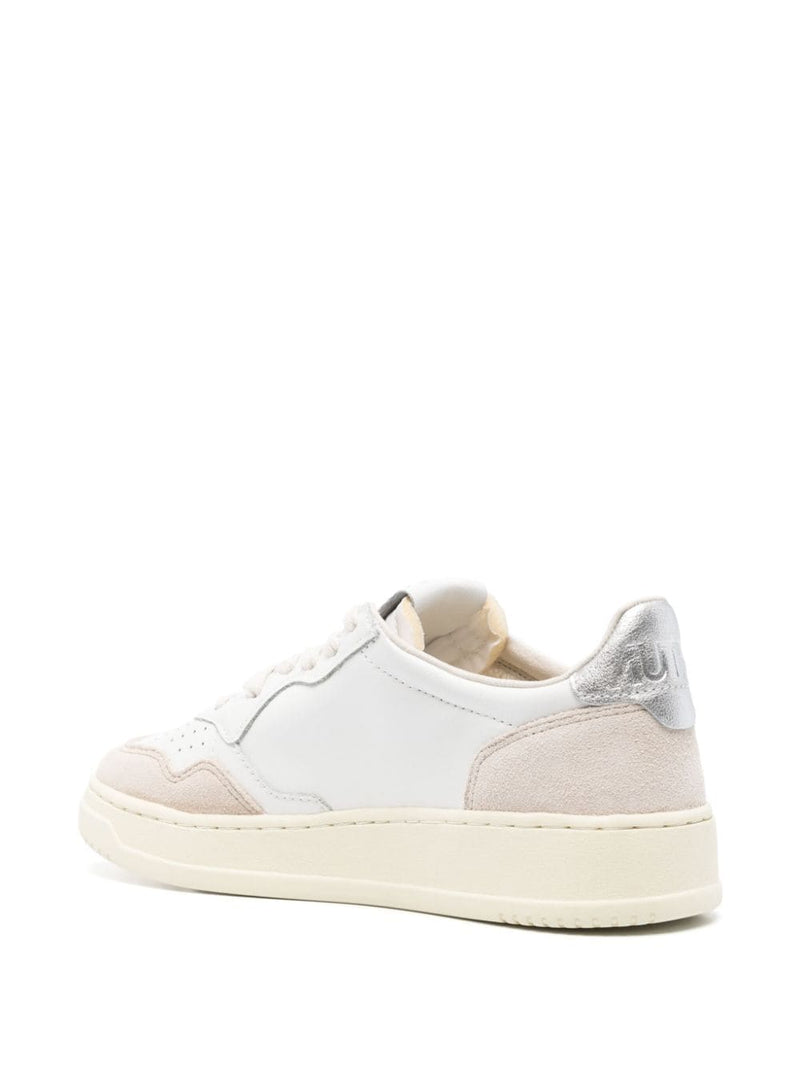 Autry MEDALIST LOW SNEAKERS IN WHITE AND SILVER LEATHER AND SUEDE | Urbalenti™ NYC