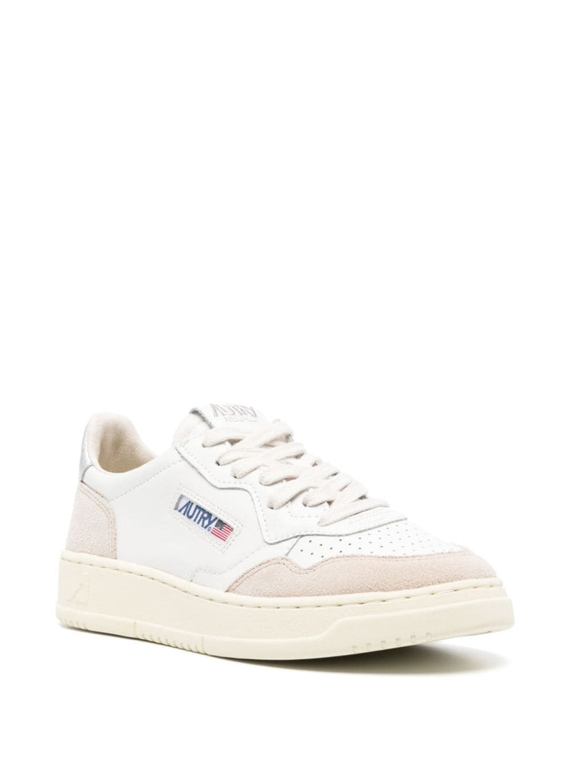 Autry MEDALIST LOW SNEAKERS IN WHITE AND SILVER LEATHER AND SUEDE | Urbalenti™ NYC