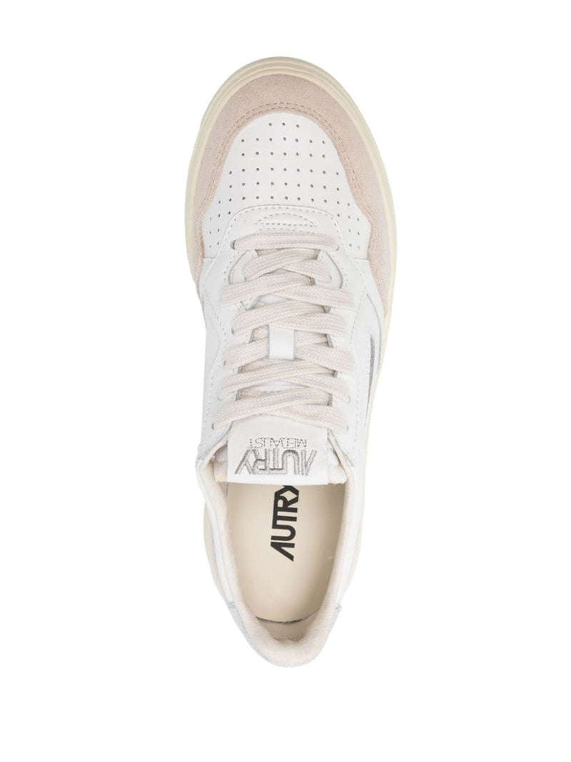 Autry MEDALIST LOW SNEAKERS IN WHITE AND SILVER LEATHER AND SUEDE | Urbalenti™ NYC