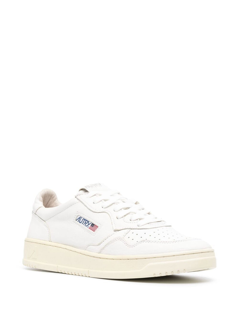 Autry MEDALIST LOW SNEAKERS IN WHITE LEATHER | Urbalenti™ NYC
