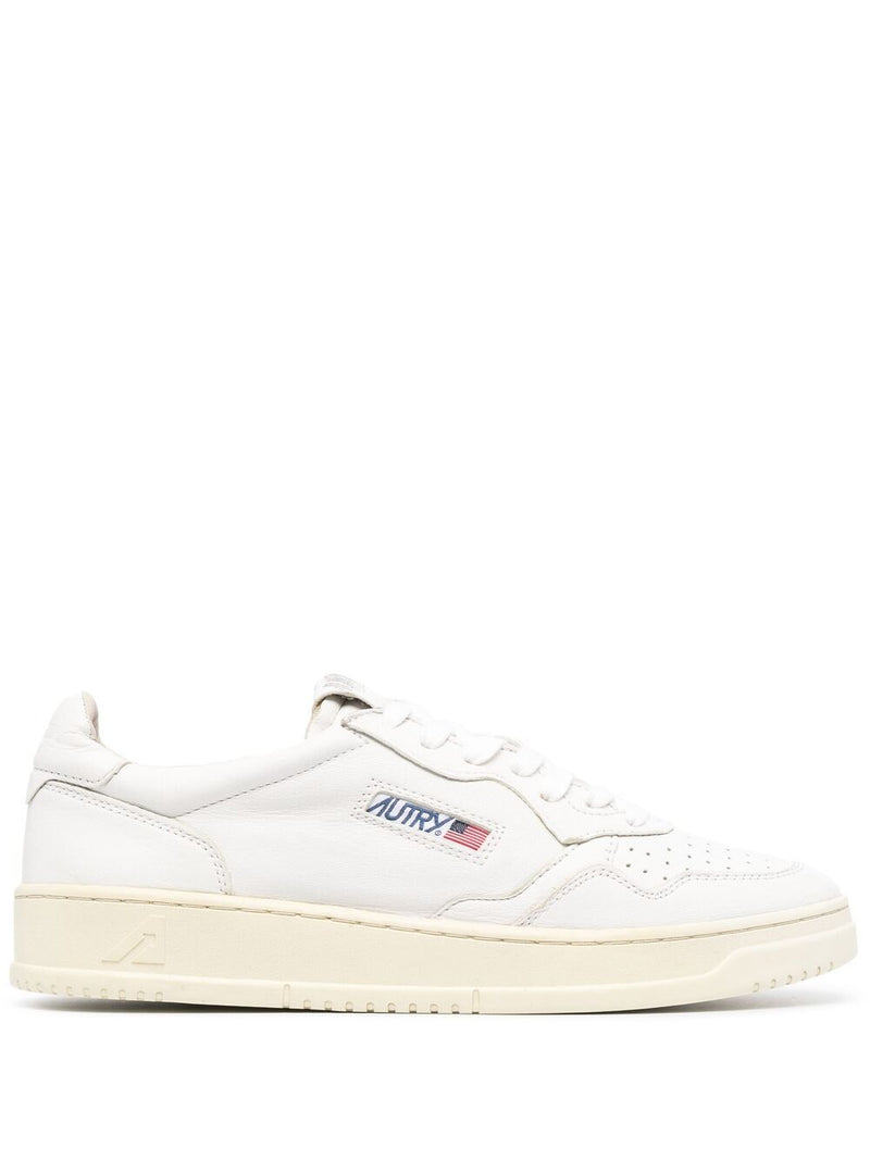 Autry MEDALIST LOW SNEAKERS IN WHITE LEATHER | Urbalenti™ NYC