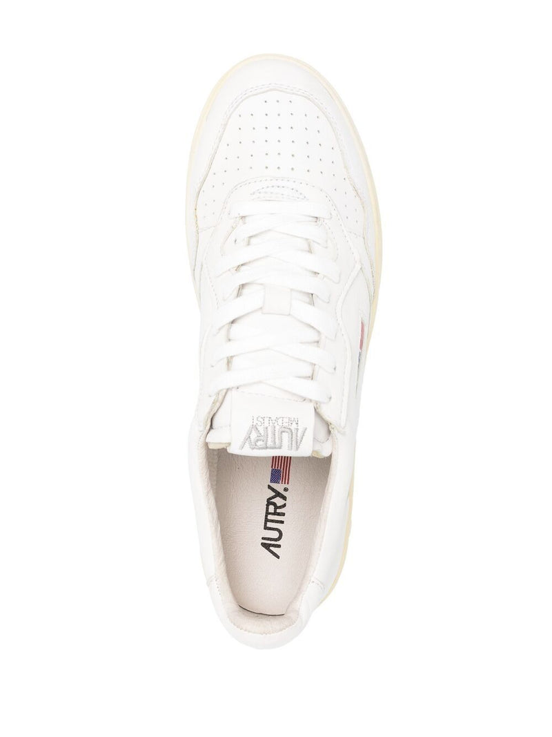 Autry MEDALIST LOW SNEAKERS IN WHITE LEATHER | Urbalenti™ NYC