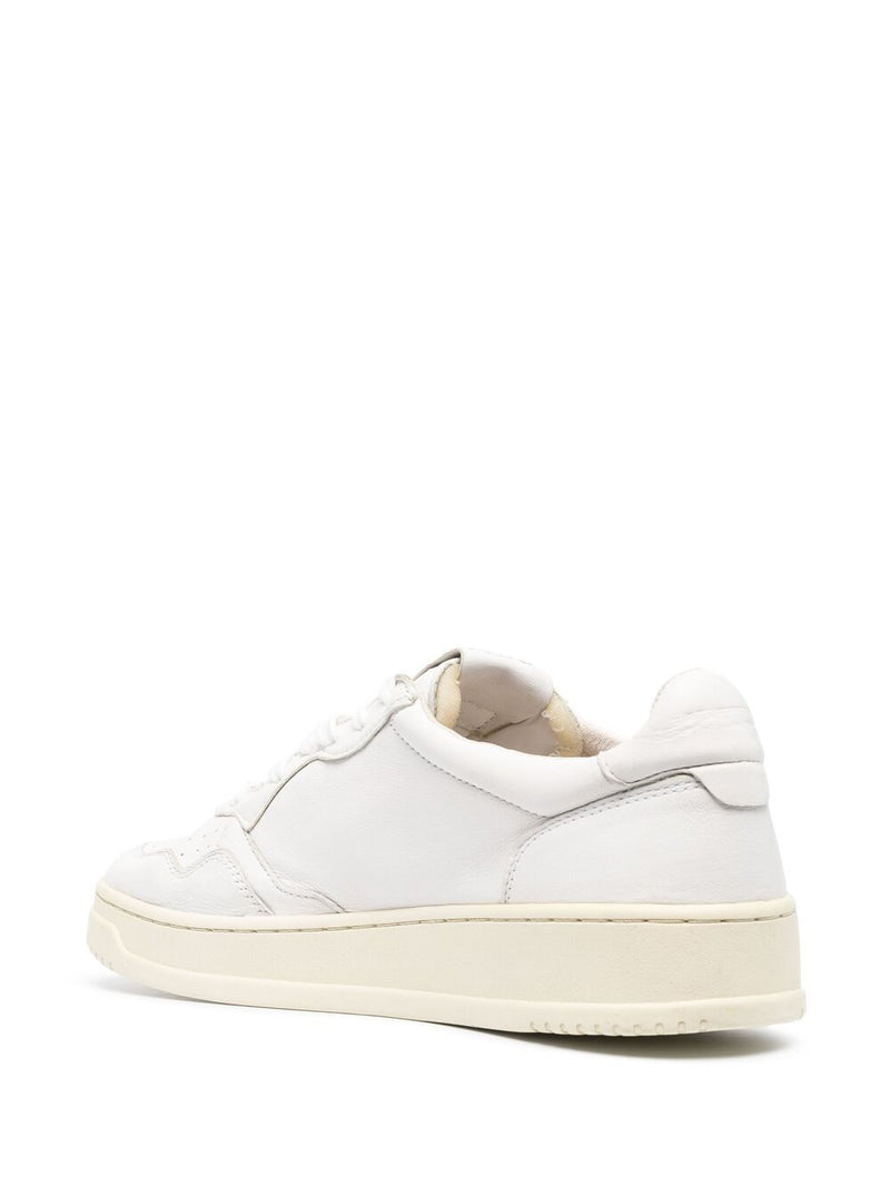 Autry MEDALIST LOW SNEAKERS IN WHITE LEATHER | Urbalenti™ NYC