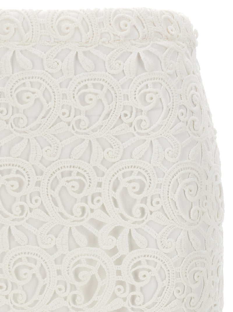 Close-up of the intricate lace pattern on the waistband of the Burberry Lace Skirt, designed for stylish comfort and timeless luxury. A must-have for Spring - Summer 2023. LDin, Women, Women > Clothing, Women > Clothing > Skirts, Yes Eu, Burberry Lace Skirt.
