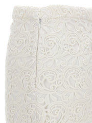 Detail image of the zipper closure on the side of the Burberry Lace Skirt, showcasing premium construction and elegant design, perfect for any occasion in Spring - Summer 2023. LDin, Women, Women > Clothing, Women > Clothing > Skirts, Yes Eu, Burberry Lace Skirt.