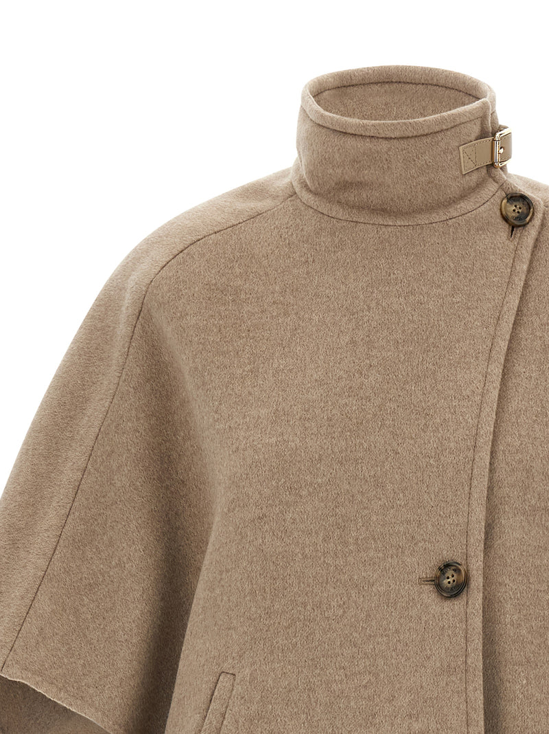Close-up of the collar and button details on the Max Mara Derrik Cape - Cashmere - Style 600001. This premium Max Mara Cape Jacket is a stylish addition to your wardrobe for Fall - Winter 2025/2026, ideal for fashionable women.