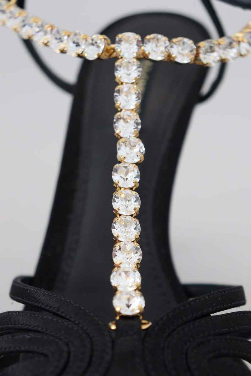 Sandalias negras de satén con tira en T y cristales transparentes de Dolce & Gabbana