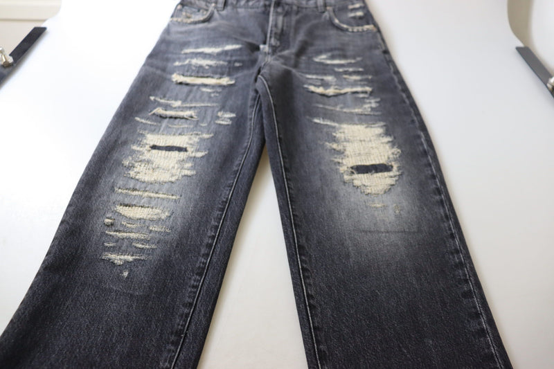 Calça jeans Dolce & Gabbana preta com lavagem desgastada, detalhes puídos e cintura alta