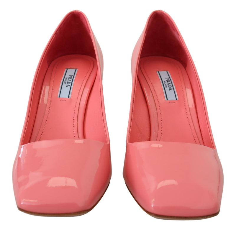 Décolleté classiche Prada in pelle verniciata rosa con tacco largo