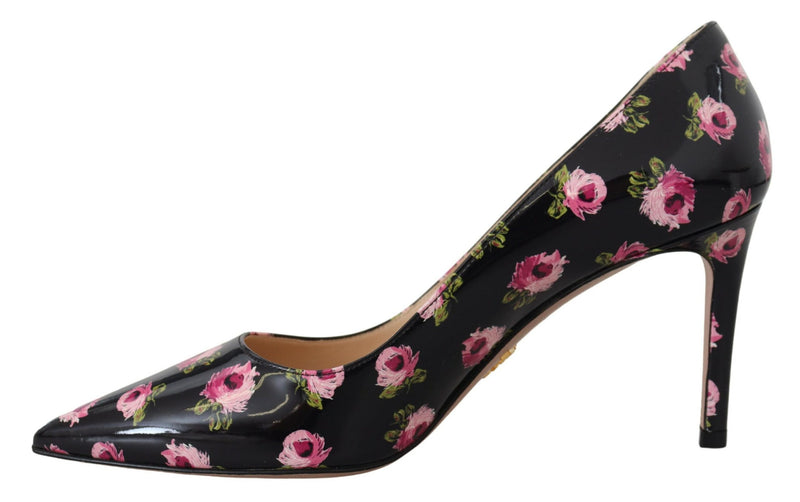 Scarpins Prada pretos em couro com estampa floral e salto agulha