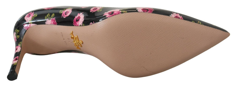 Scarpins Prada pretos em couro com estampa floral e salto agulha