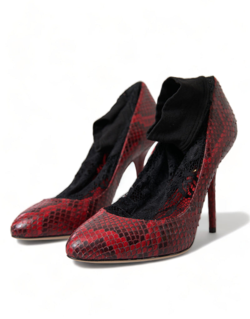 Décolleté Dolce & Gabbana in pelle di Ayers rossa con calze di pizzo