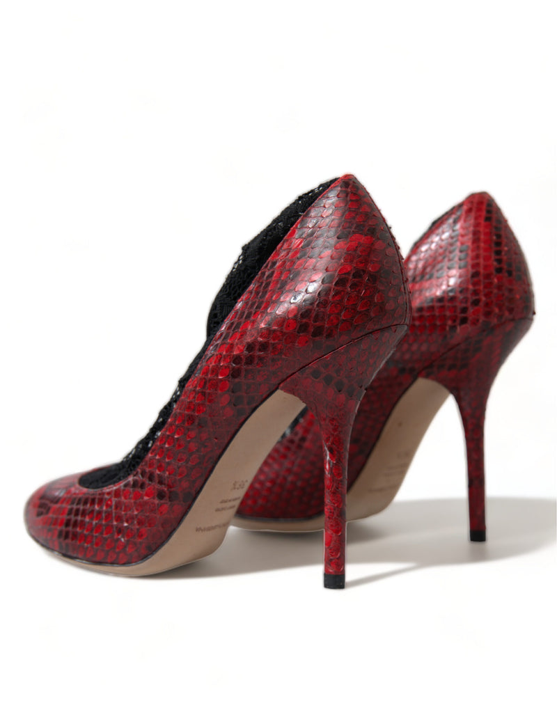 Décolleté Dolce & Gabbana in pelle di Ayers rossa con calze di pizzo
