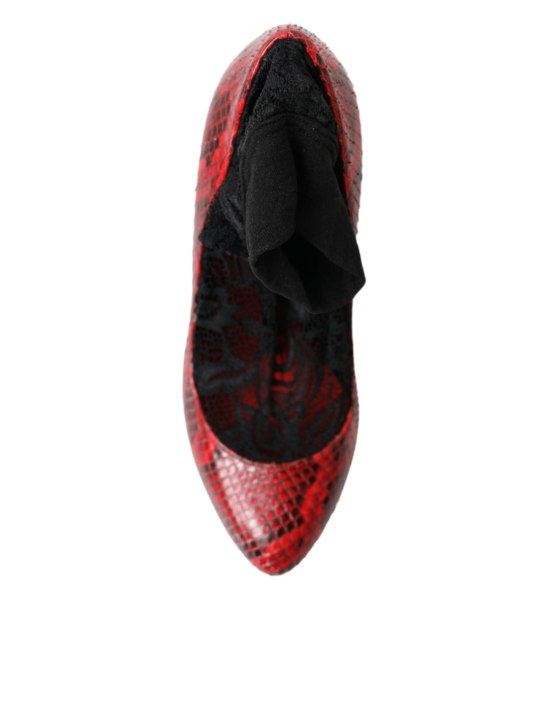 Décolleté Dolce & Gabbana in pelle di Ayers rossa con calze di pizzo