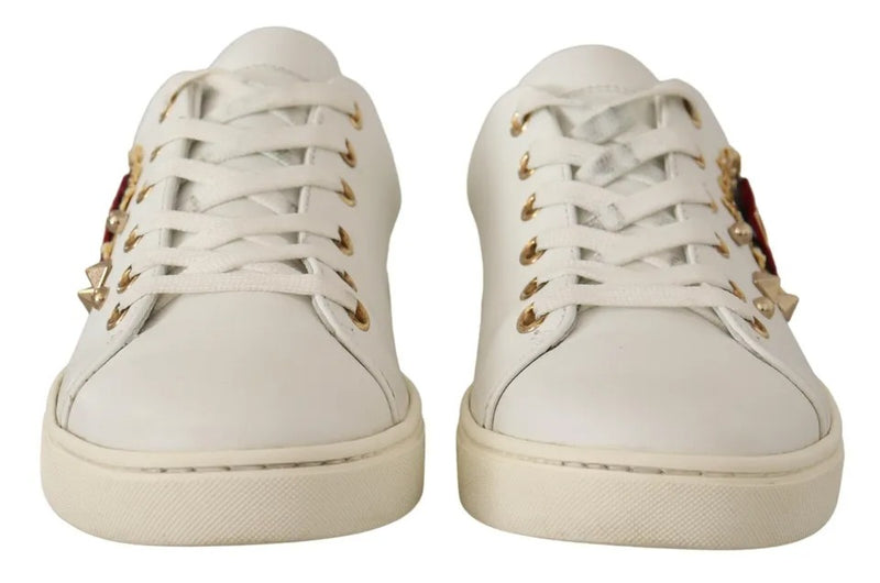 Tênis de couro branco com coração vermelho e dourado Dolce & Gabbana
