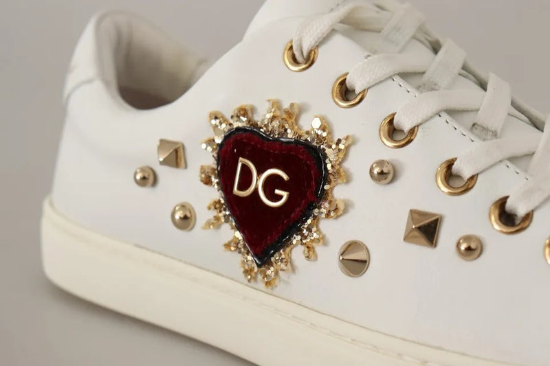 Tênis de couro branco com coração vermelho e dourado Dolce & Gabbana
