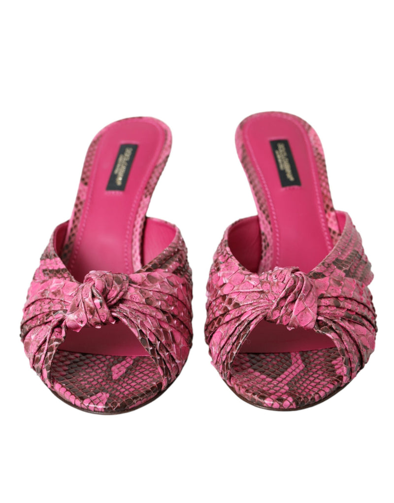 Chinelos de salto baixo rosa de couro exótico Dolce & Gabbana