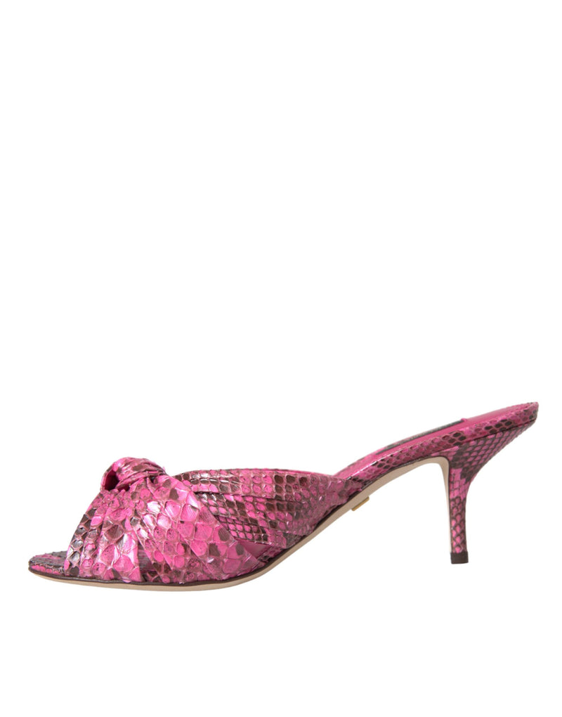 Chinelos de salto baixo rosa de couro exótico Dolce & Gabbana