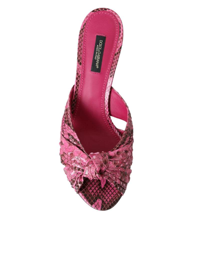 Chinelos de salto baixo rosa de couro exótico Dolce & Gabbana