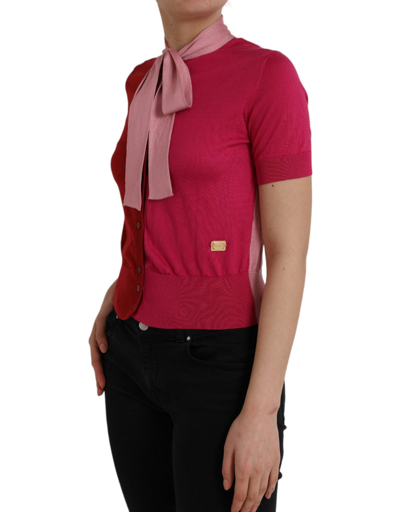 Top rosa de manga corta y cuello ascot de Dolce & Gabbana