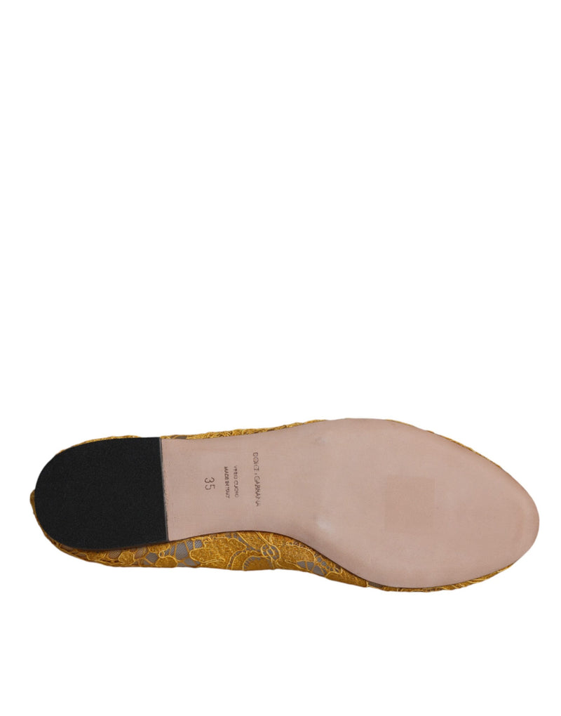 Sapatilhas tipo loafer de renda cor de mostarda com cristais Dolce & Gabbana
