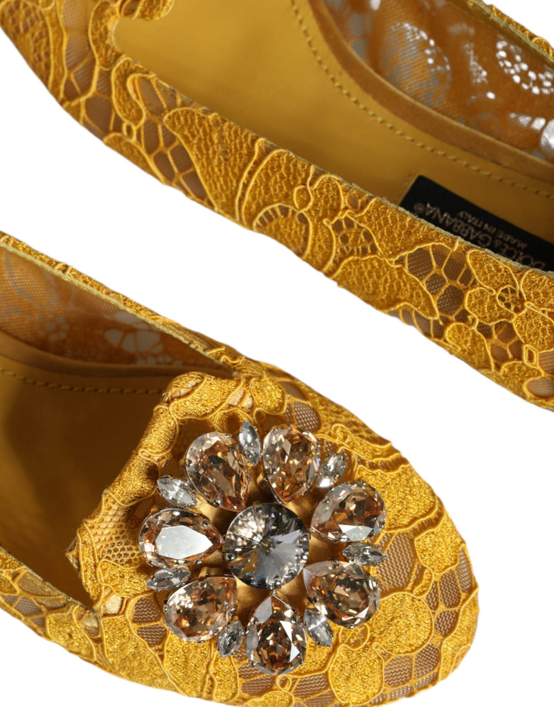 Sapatilhas tipo loafer de renda cor de mostarda com cristais Dolce & Gabbana