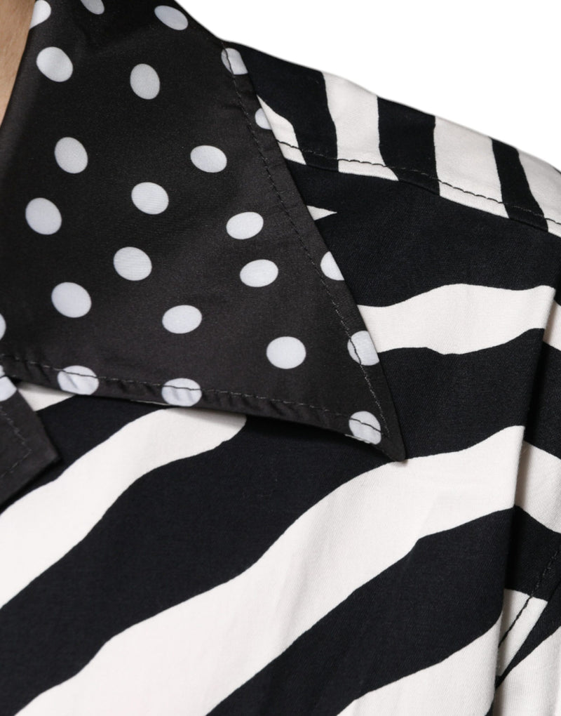 Camisa oversize de Dolce & Gabbana, blanca y negra, con estampado de cebra y botones