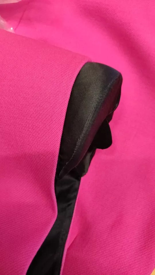 Robe Dolce & Gabbana rose, sans manches, près du corps, coupe trapèze et longueur mini