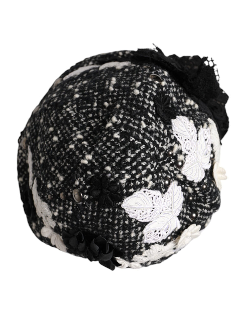 Sombrero cloche de lana negra con flores blancas y adornos de Dolce & Gabbana