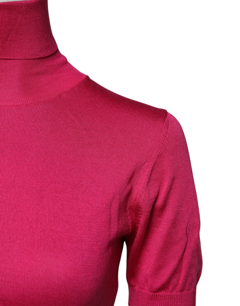 Top corto de punto de seda rosa con cuello alto de Dolce & Gabbana