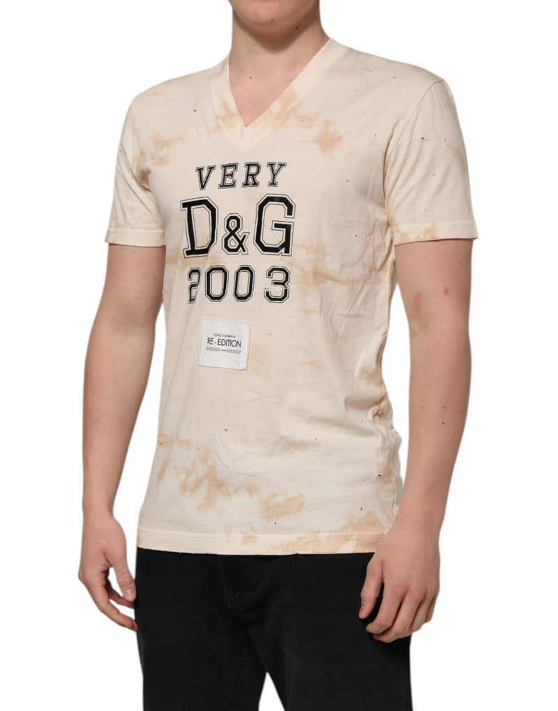 Camiseta bege de manga curta e decote em V com estampa do logotipo Dolce & Gabbana